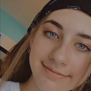 Meet your Posher, Ava